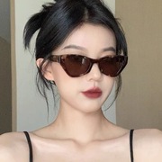 辣妹小框墨镜女韩版潮ins网红款搞怪凹造型，偏光防紫外线太阳眼镜