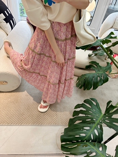 智研韩国夏季高级感浪漫雪纺度假风粉碎花，卡其色蕾丝拼接半身裙
