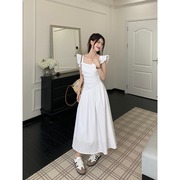 法式白色飞飞袖连衣裙女夏季设计感镂空气质收腰显瘦初恋长款裙子