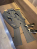 VANLU/高冷灰色调~金属浮雕纽扣系列~双排扣收腰西装+微喇裤套装