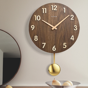 客厅摇摆挂钟实木静音时尚钟表，壁钟北欧个性时钟简约轻奢创意表
