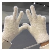 冬季纯色毛绒绒(毛绒绒)手套，女百搭加绒毛线保暖加厚五指防寒可爱韩版