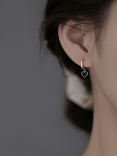 s925银简约黑色爱心，女士气质耳扣日韩系时尚，小清新耳饰品