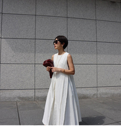 日系名媛设计感简约亚麻，背心连衣裙白色，a字褶裥百褶长裙洋装礼服