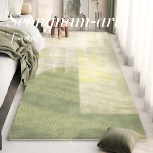 长条床边地毯绿色侘寂客厅，地毯羊羔绒卧室床前沙发茶几毯飘窗地垫