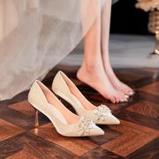 婚鞋女粗跟2023秋季尖头法式高跟鞋女伴娘新娘鞋婚纱工作鞋子