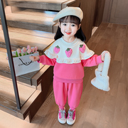 女童草莓卫衣套装秋冬2023洋气女宝宝，韩版加厚保暖冬装两件套