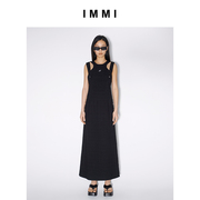 immi23夏季黑色粗花呢，高开衩(高开衩)背带连衣裙131ds025x