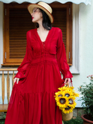 法式复古红色v领显瘦连衣裙秋蕾丝，拼接雪纺长袖长裙旅拍度假红裙