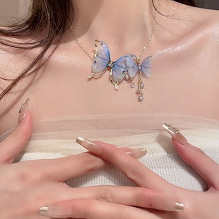 韩国轻奢气质蓝色蝴蝶项链时尚，简约百搭珍珠锁骨，链个性粉色颈链女