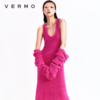 VERMO“扭捏姿态”粗针棉带纱舒适轻松肌理无袖粗针织连衣裙