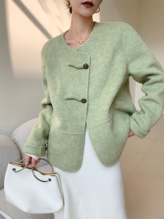 wttai万太太(万太太)绿色，盘扣双面呢大衣女，秋冬羊毛圆领短款宽松气质外套