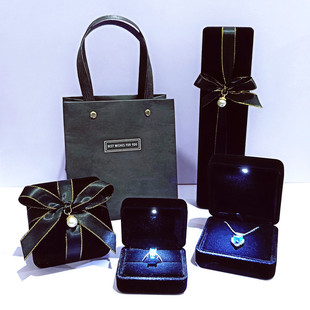 新年丝绒LED灯首饰品盒高档对戒指项链手镯胸针礼物包装空盒求婚