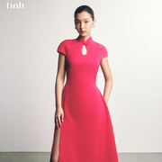 越南小众品牌TINH 2023年夏季气质玫红色国风盘扣开叉连衣裙