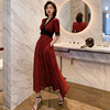 红色V领性感，中长款连衣裙，气质优雅