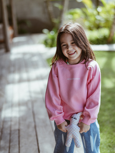 史豌豆(史豌豆)儿童粉色，字母印花卫衣2024春季女童圆领洋气长袖上衣