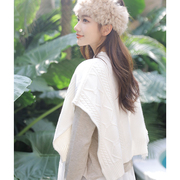 披肩女秋冬季日系针织麻花时尚，圆领流苏套头搭配外套白色毛衣斗篷