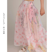阿力仙娜粉色浪漫抽象印花真丝欧根纱，立体感拼接高腰花苞半身裙