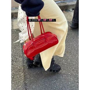 韩国时尚漆皮手提腋下包包，女2024红色，单肩包小众高级感法棍包