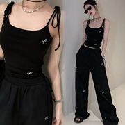 CCHUNZI甜酷趣味的刺绣蝴蝶结吊带背心+蝴蝶结刺绣黑色工装裤套装