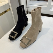 韩国女靴2022秋欧美气质金属方扣绒面显瘦拼接侧拉链方跟弹力短靴