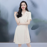 2021夏时尚(夏时尚)气质，韩版通勤百褶短袖，西装连衣裙纯色情人节