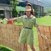 绿色工装连体裤女短裤，2024夏季韩国高腰显瘦减龄短袖连衣裤