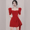 性感红色裙子名媛2022夏装，法式气质修身礼服，收腰泡泡袖连衣裙女春