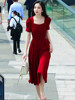 红色连衣裙女夏季2024法式复古方领收腰，赫本风泡泡袖长款裙子