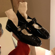 小香风扣带玛丽珍女鞋子2023秋冬法式平底单鞋低跟粗跟小皮鞋