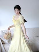 法式茶歇淡黄色连衣裙女夏方领超仙温柔风气质，显瘦长裙a字裙短袖