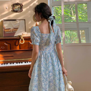 奶油蓝连衣裙夏季少女2021方领长裙，法式薄款高腰，小清新碎花裙