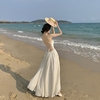 设计感性感露背纯欲风，白色大摆拖地礼服，长裙超仙海边度假连衣裙子