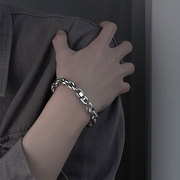 手链男款小众设计高级感美式平扣钛钢男生，手镯潮简单大方男士饰品