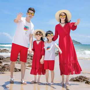 海边度假亲子装一家三口母女装，沙漠红色连衣裙沙滩，裙洋气带袖长裙