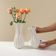 简约创意轻奢奶油风白色陶瓷花瓶高级感水养插花玫瑰百合客厅摆件