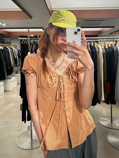exclusivetype韩国复古设计橘色，波点泡泡袖v领系扣显瘦衬衫上衣