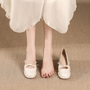 骄屿玛丽珍鞋单鞋，女2022春秋小众法式粗跟圆头浅口珍珠高跟鞋