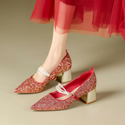 红色亮片婚鞋女粗跟春不掉跟珍珠链浅口尖头中跟高跟鞋水晶伴娘鞋