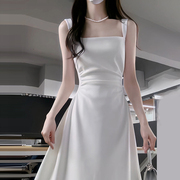 法式温柔白色吊带连衣裙子女夏季2024设计感显瘦海边气质长裙