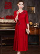 年轻婚礼妈妈蕾丝礼服圆领长袖，平时可穿红色中式绣花长款连衣裙