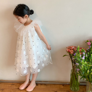 韩国童装女童背心裙子，夏季洋气娃娃领网纱，绣花宝宝连衣裙
