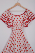 红色波点柔软棉布 三层波浪袖连身裙 波点也是百年经典时髦元素