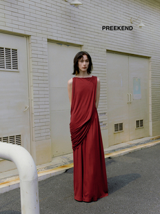 Preekend 都市游客 红色/黑色原创设计无袖垂褶立裁连衣裙