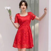 2022夏季方(夏季方)领蕾丝连衣裙小个子红色伴娘礼服，裙收腰显瘦a字裙