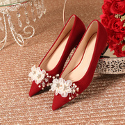 红色尖头平底新娘鞋秀禾婚鞋女不累脚2024年宴会法式粗跟单鞋