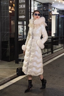 白色亮面免洗羽绒服女冬大毛领，90白鸭绒(白鸭绒)中长款外套毛毛袖保暖大衣