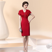 显高贵红色连衣裙高端气质，钉珠荷叶边短袖，修年轻通勤梨形超仙