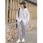 白色连帽衬衫外套女设计感复古港味2023韩版宽松中长款薄上衣