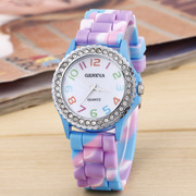 经典迷彩日内瓦手表女士硅胶手表学生个性镶钻石英表